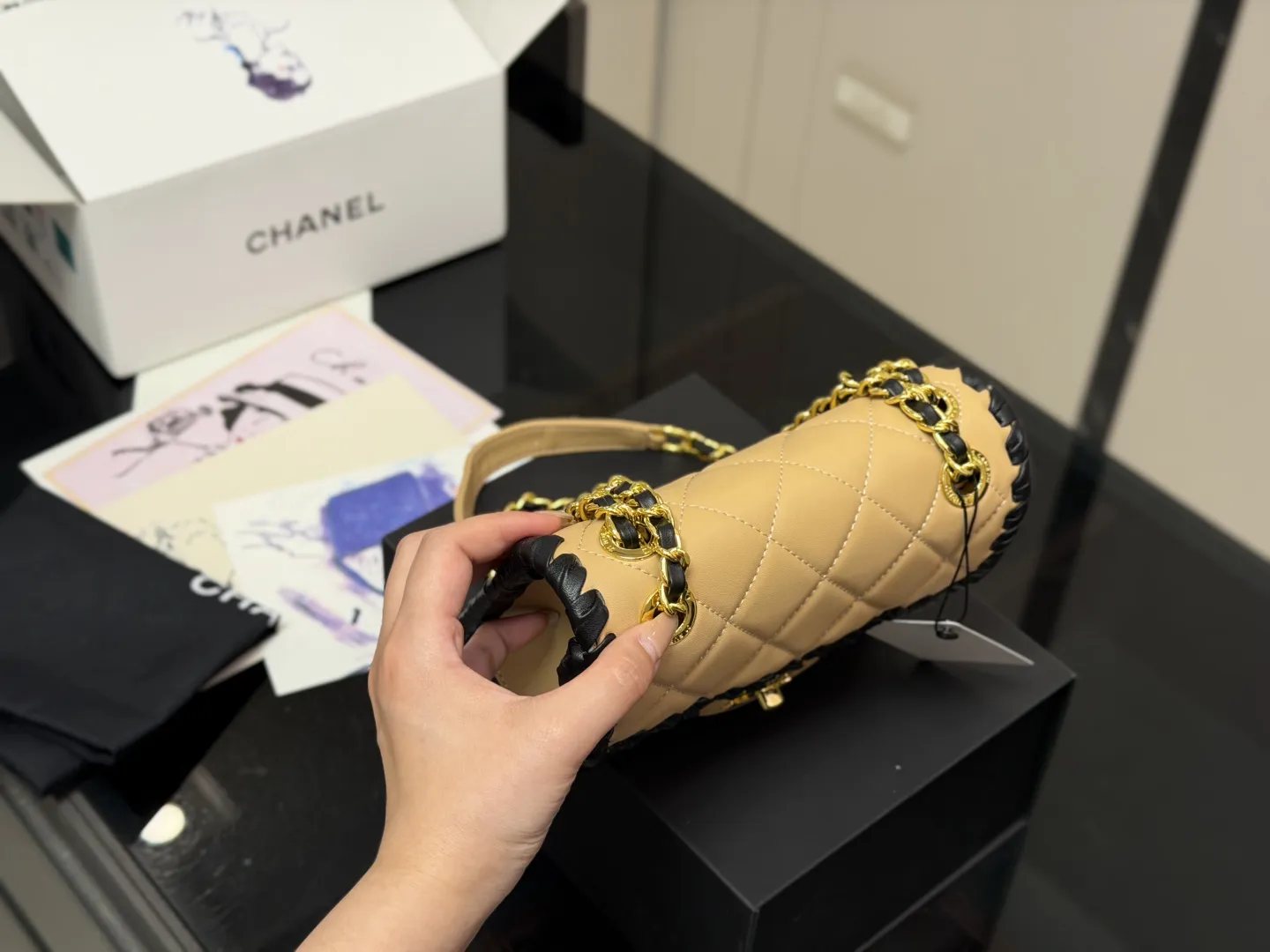 ¥200 折叠盒飞机盒 Chanel香奈儿豆腐包|千金感十足 颜值满分! 包身绑带滚边设计感一绝 链条金币点缀精致时髦 尺寸:19.15cm