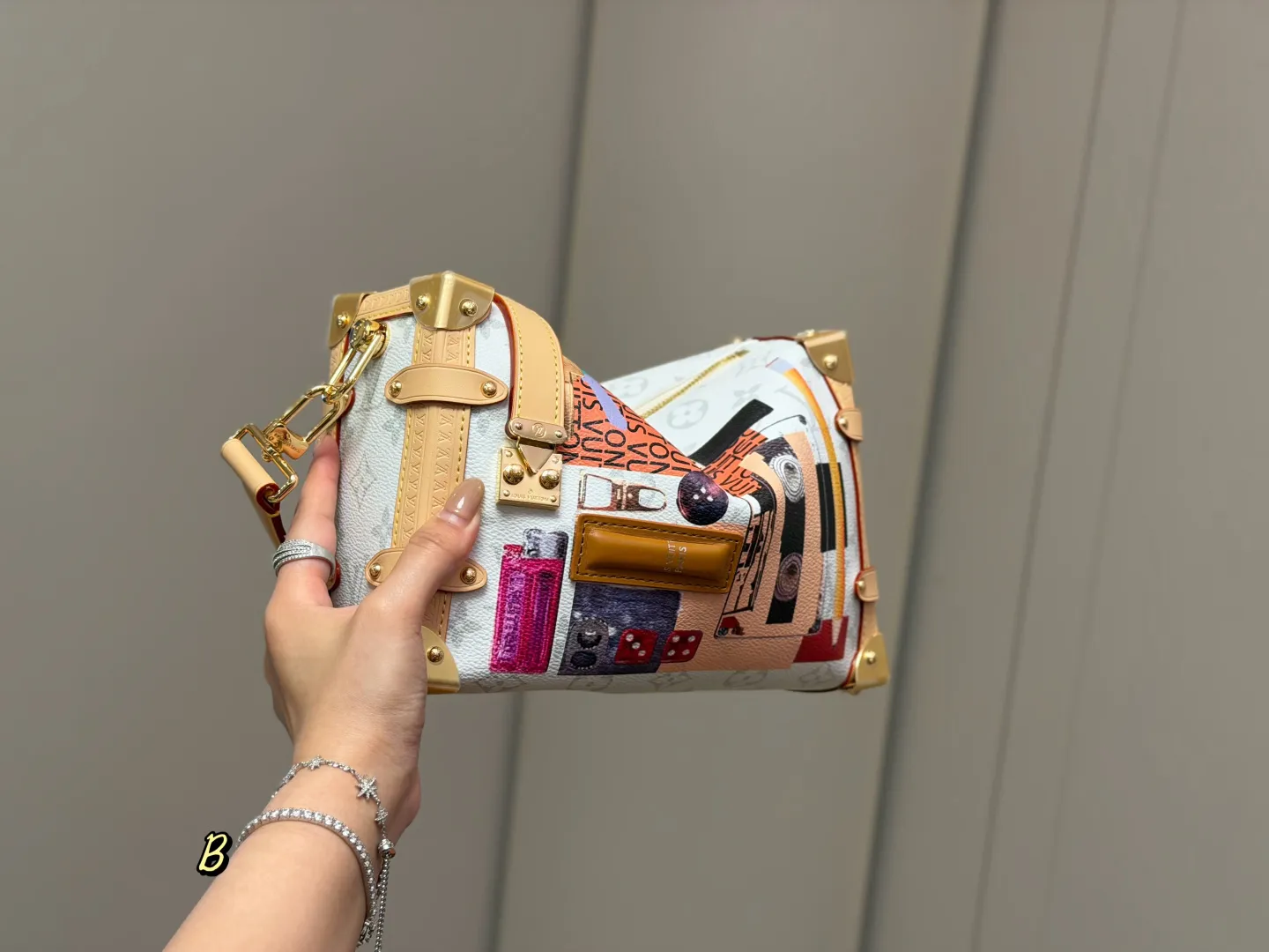 ¥205(配折叠盒飞机盒) size:23*16cm 超时空爆款 Lv 王炸新款包 谷爱凌 走秀小软箱s来了终于!!! 超级洋气 upupup 搜索🔍Lv 软箱子(盒子)