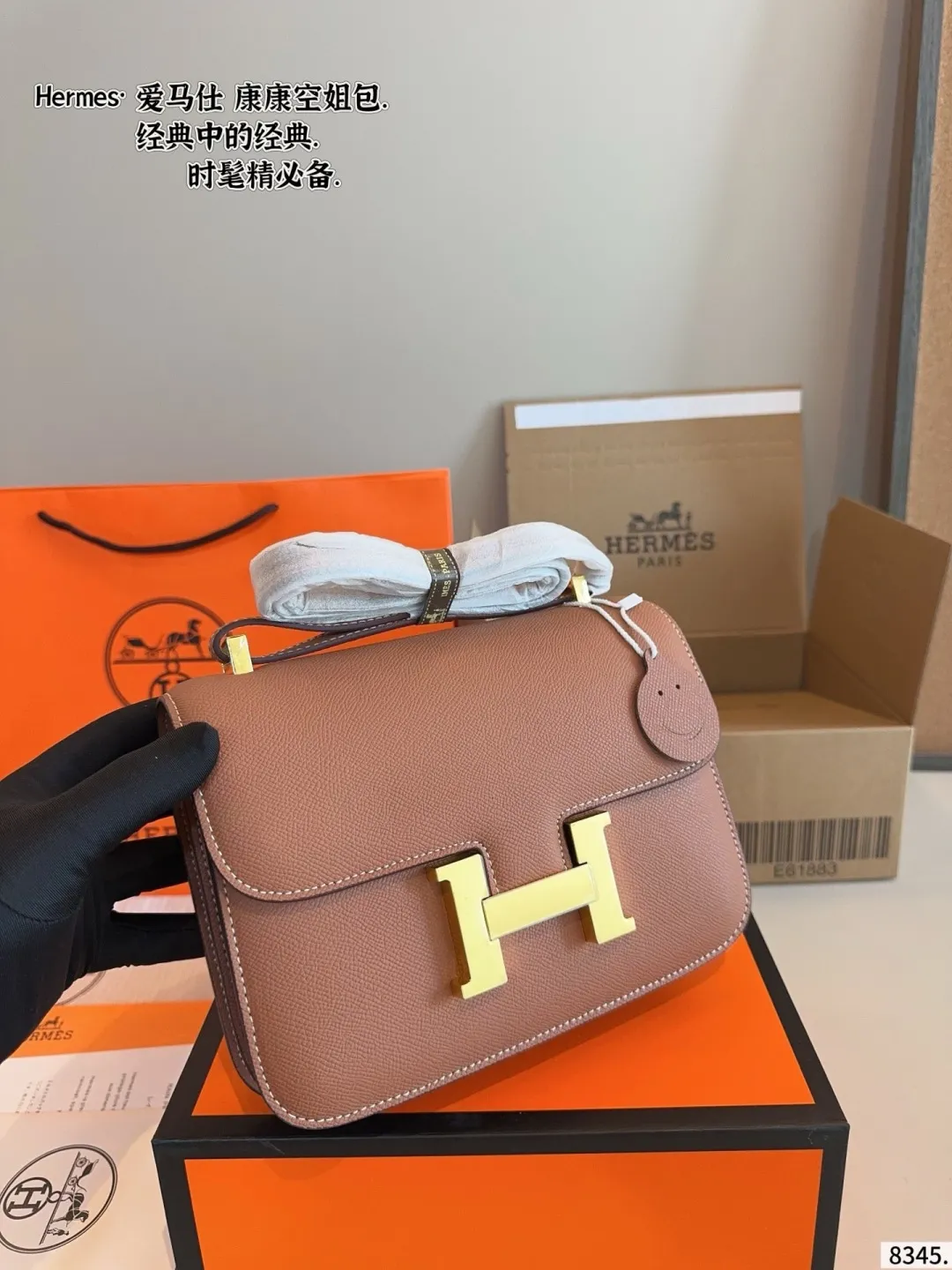 p205配礼盒🎁. 尺寸：23*5*17cm 爱马仕 新款康康包. 尺寸刚刚好！ 真的太太太太好看 ⚠️ 头层牛皮 包包特别又质感！