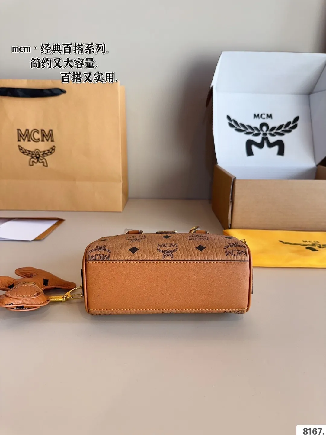 p140.配礼盒🎁 MCM mini 波士顿枕头包 简单百搭 颜值高 日常出街首选 潮酷时尚女孩必入款尺寸:19*6*10cm
