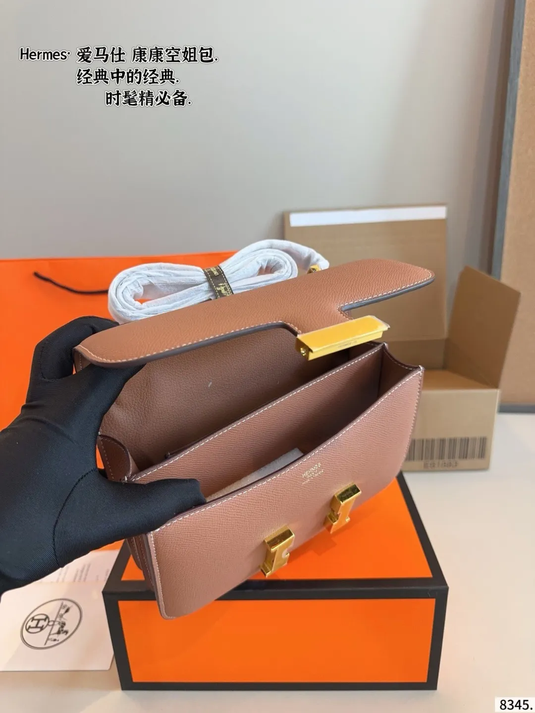 p205配礼盒🎁. 尺寸：23*5*17cm 爱马仕 新款康康包. 尺寸刚刚好！ 真的太太太太好看 ⚠️ 头层牛皮 包包特别又质感！