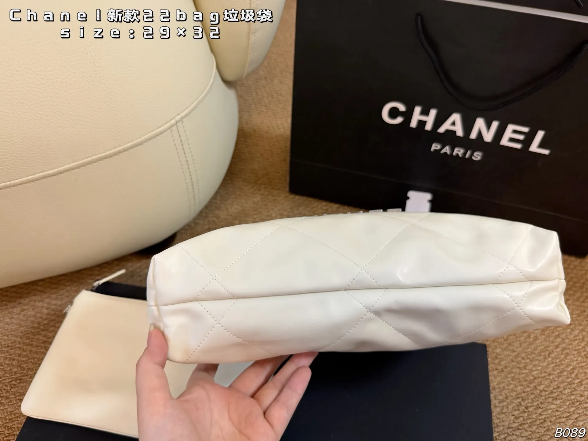 P165 29cm(折叠盒) size:29×32 Chanel香奈儿新款22bag垃圾袋 手感真的超赞 肩带搭配小心机−小金币设计 随性、气质、慵懒又个性, 上身百搭完全不挑场合!