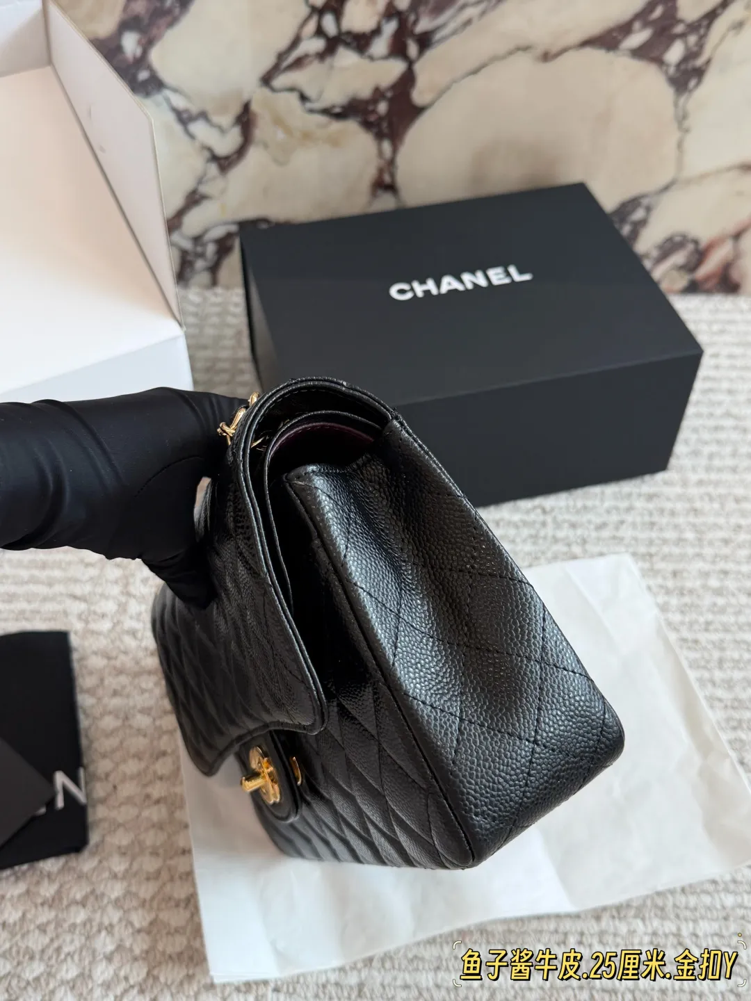 牛皮💰195 配全套包装 size:25cm 小香家 cf我们一直很用心在做 秒杀其他市面上的货 小球纹牛皮! 很舒服的一种! 不管您是谁 稳稳hold住哦✔️✔️