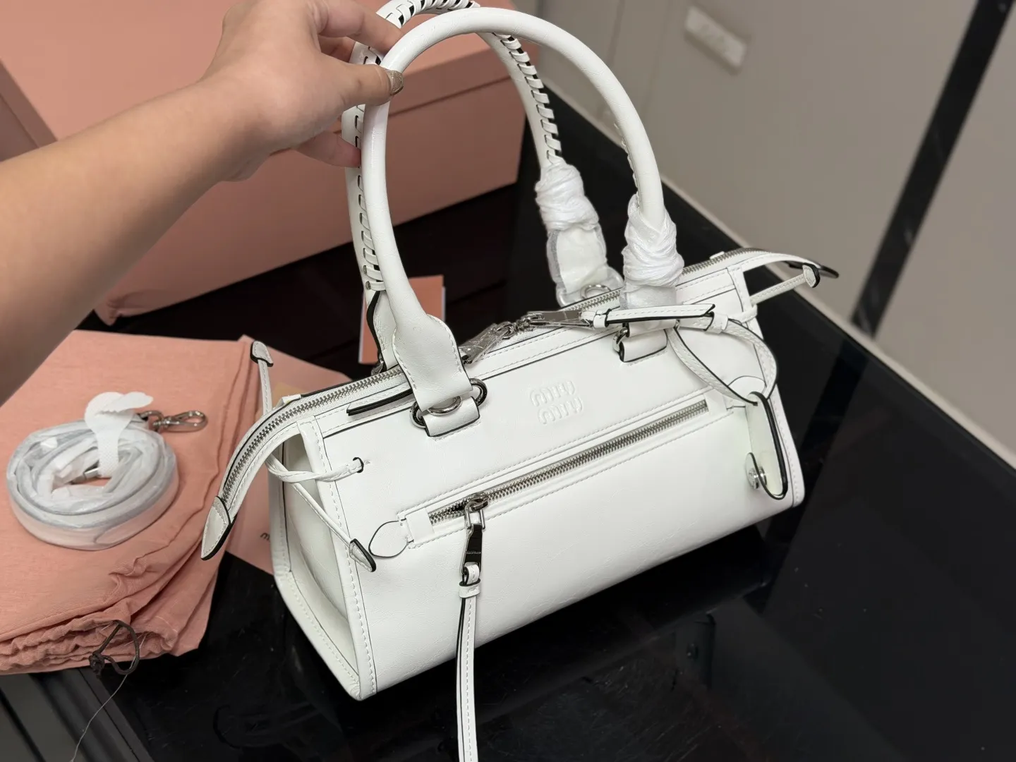 &yen;255 配盒 size：30.15cm 少女心爆棚 Miumiu新款法棍 软软的小只 超能装可腋下可手提 心都融化了