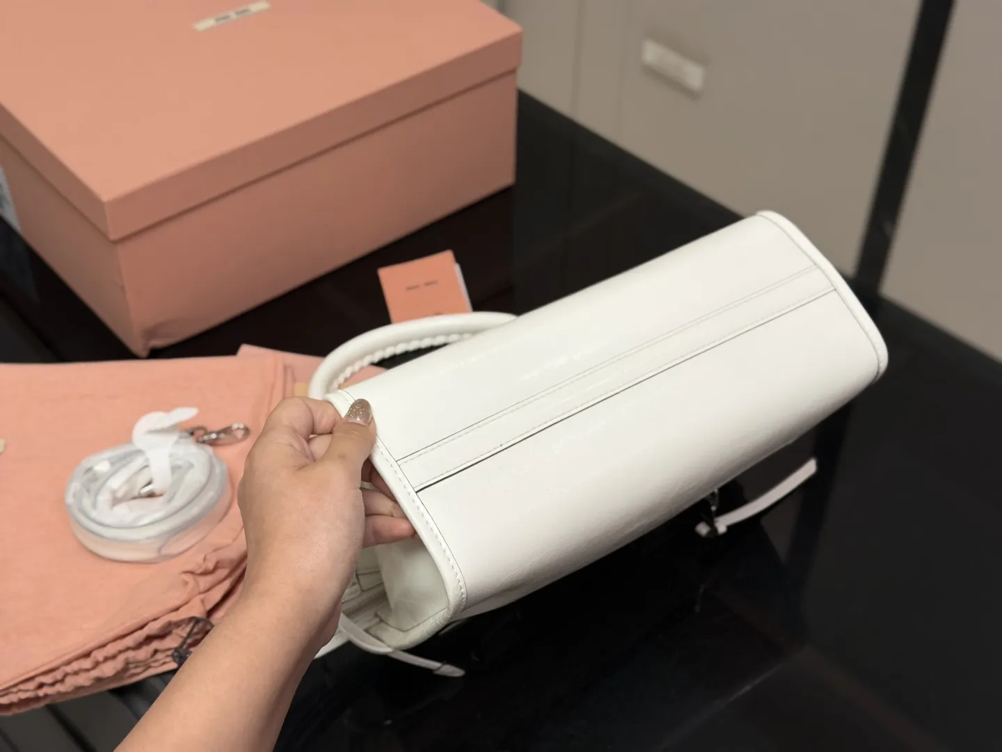 &yen;255 配盒 size：30.15cm 少女心爆棚 Miumiu新款法棍 软软的小只 超能装可腋下可手提 心都融化了