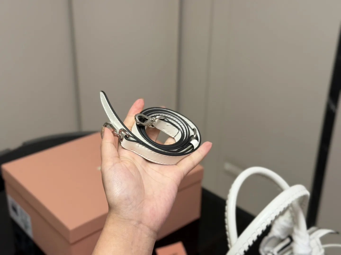 &yen;255 配盒 size：30.15cm 少女心爆棚 Miumiu新款法棍 软软的小只 超能装可腋下可手提 心都融化了
