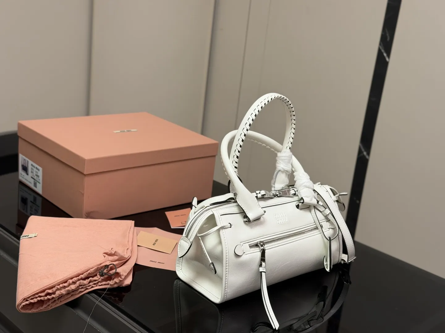¥255 配盒 size:30.15cm 少女心爆棚 Miumiu新款法棍 软软的小只 超能装可腋下可手提 心都融化了