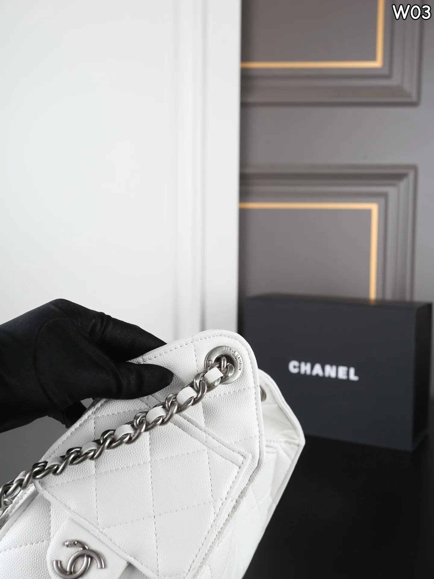P230 全套礼盒 CHANEL香奈儿 25Bag 25P 鱼子酱 hobo 抽绳水桶包 腋下包链条包单肩包 背起来一下子人都精致了不少 抽绳水桶包，慵懒感拉满，酷girl必备单品，容量大。实物超好看，上身随性高级 高级又野性，让人一见倾心~ 颜色让人无法拒绝~ 尺寸：22&times;15
