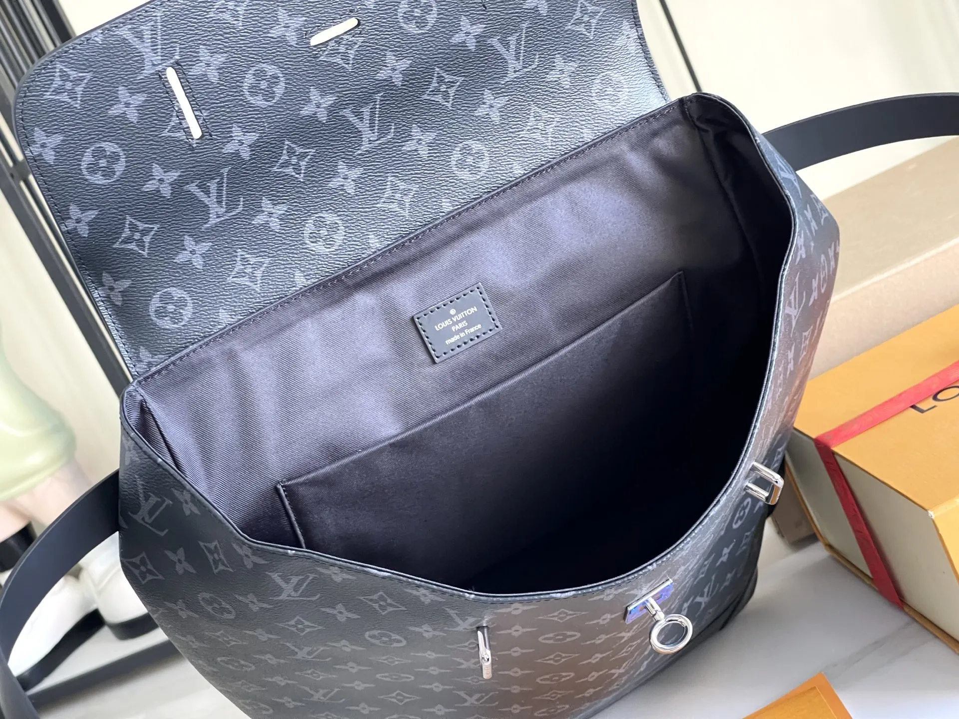 （163 芯片）特级配全套包装💰P920【特级全钢五金 原厂皮】M44052 皮料是意大利A级皮料是在于品质、五金、面料、手工、油边、A级出品、图片跟产品一致丶配全套包装.尺寸:32x45x16CM