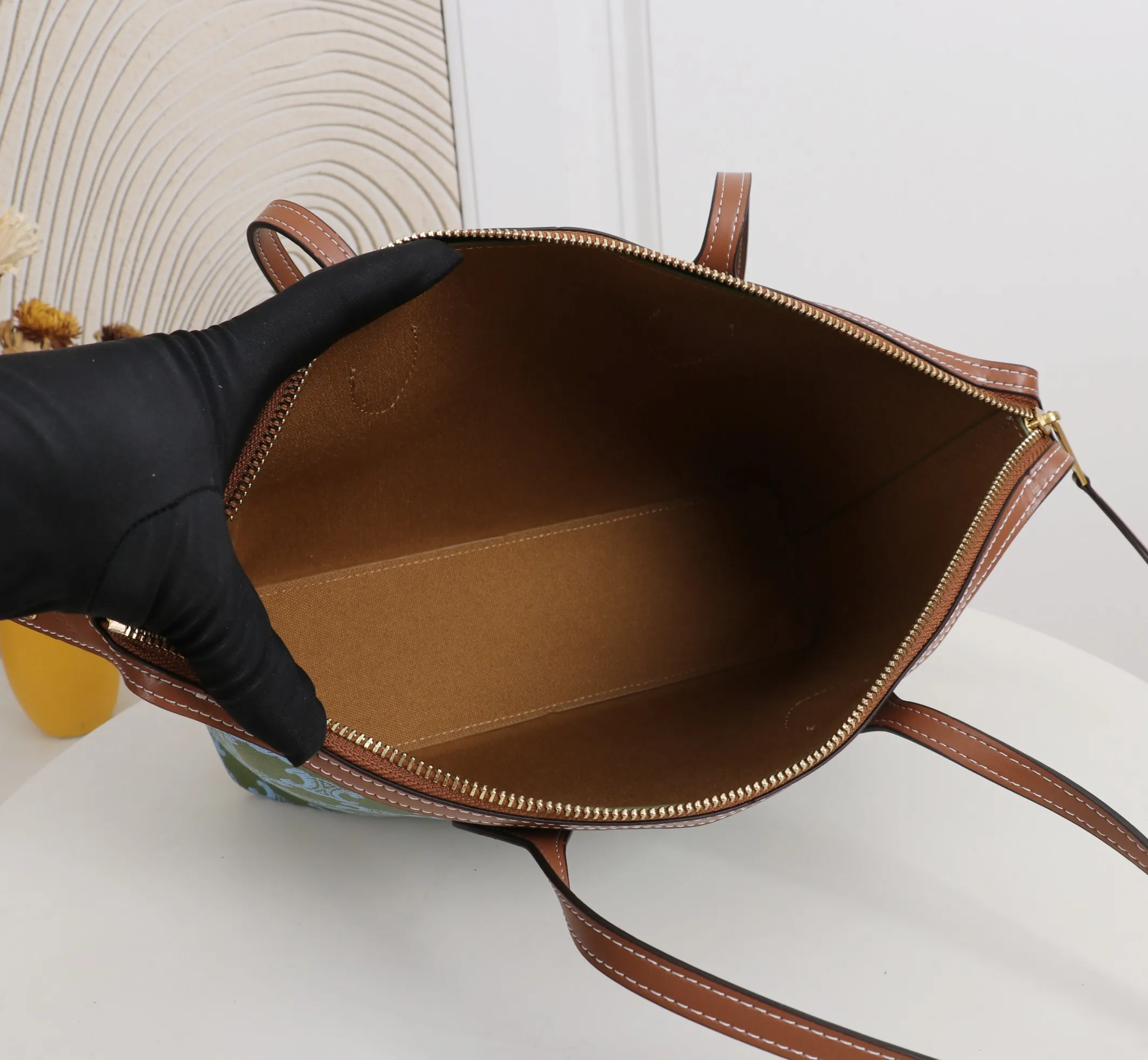 💰190 Celine 赛琳法棍包 尺寸：26*19*8cm 型号：8117小号