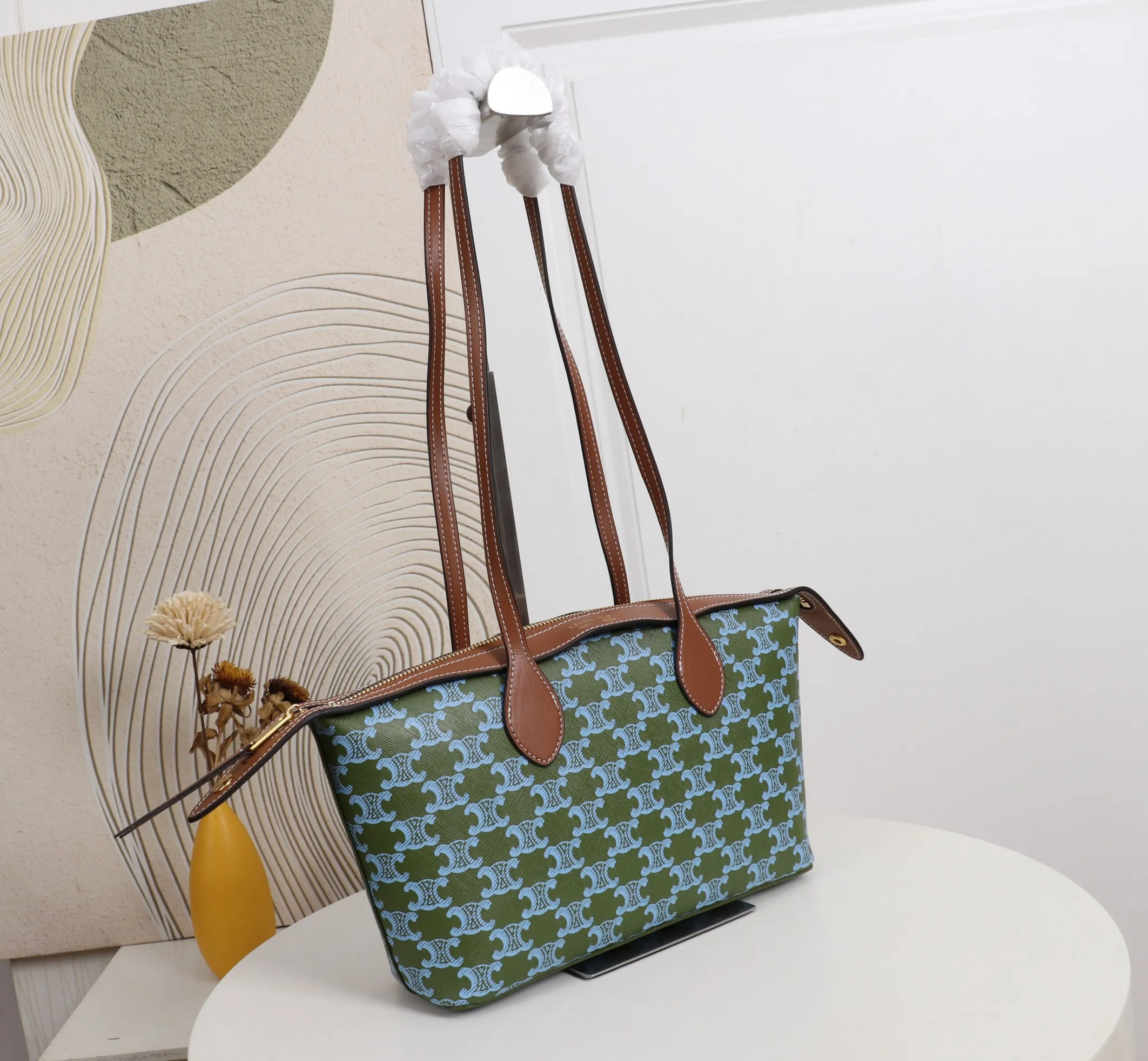 💰190 Celine 赛琳法棍包 尺寸：26*19*8cm 型号：8117小号