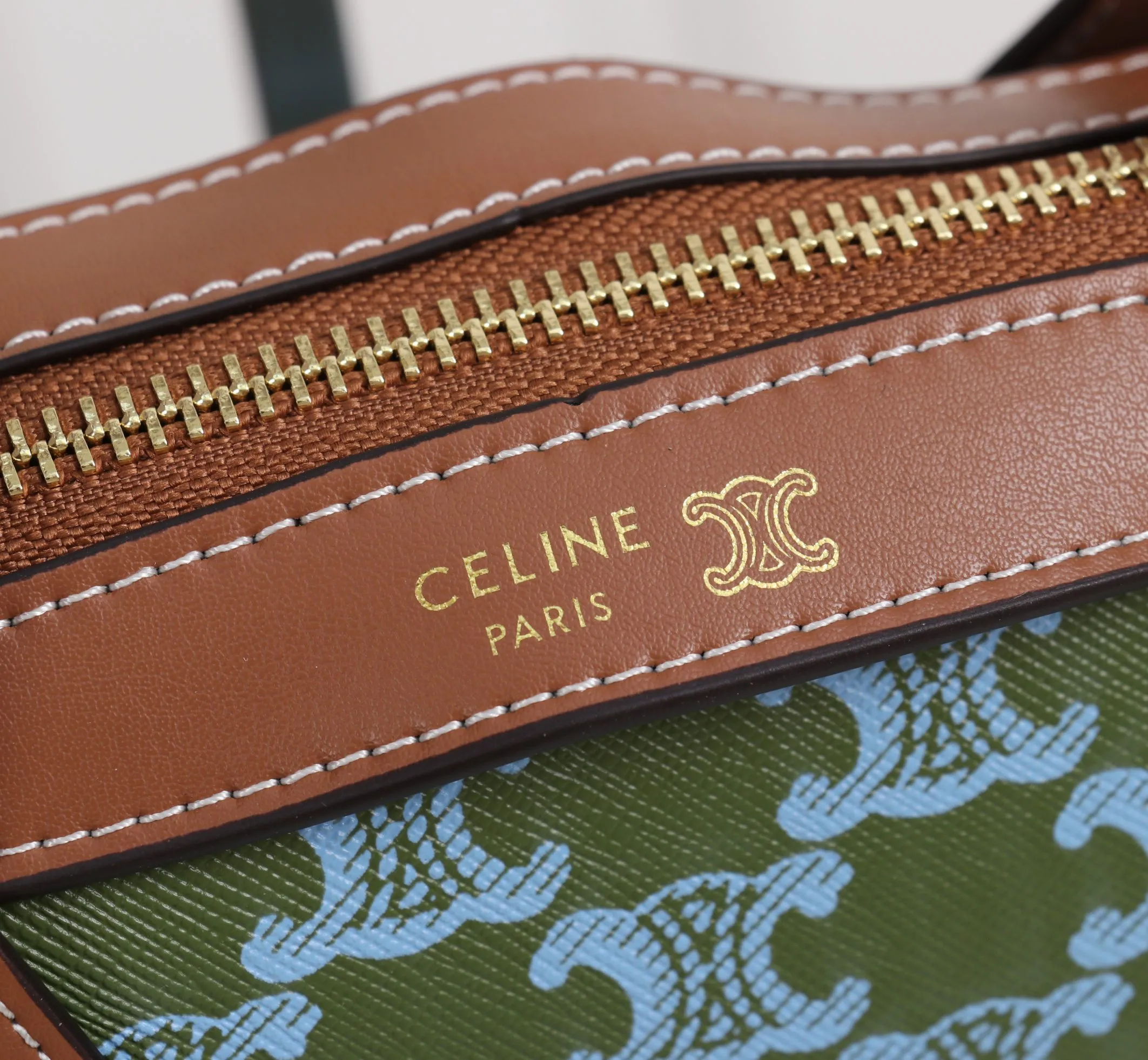 💰190 Celine 赛琳法棍包 尺寸:26*19*8cm 型号:8117小号