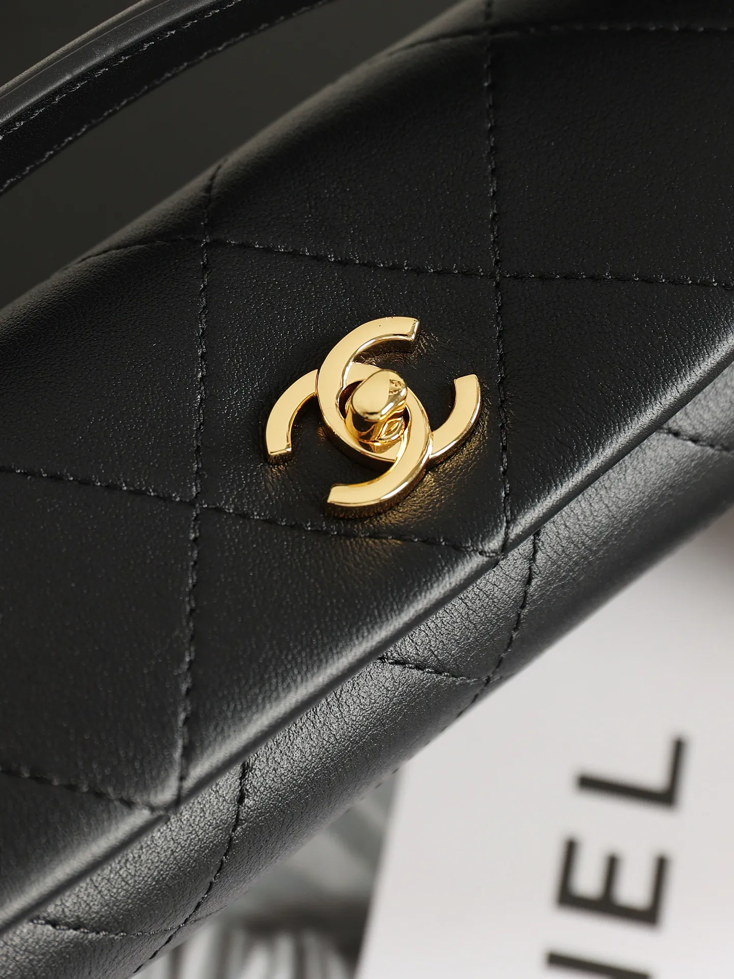 Chanel 26SS Leather Intertwined Chain Strap Hobo Bag Original Quality Direct Ship Germany UK