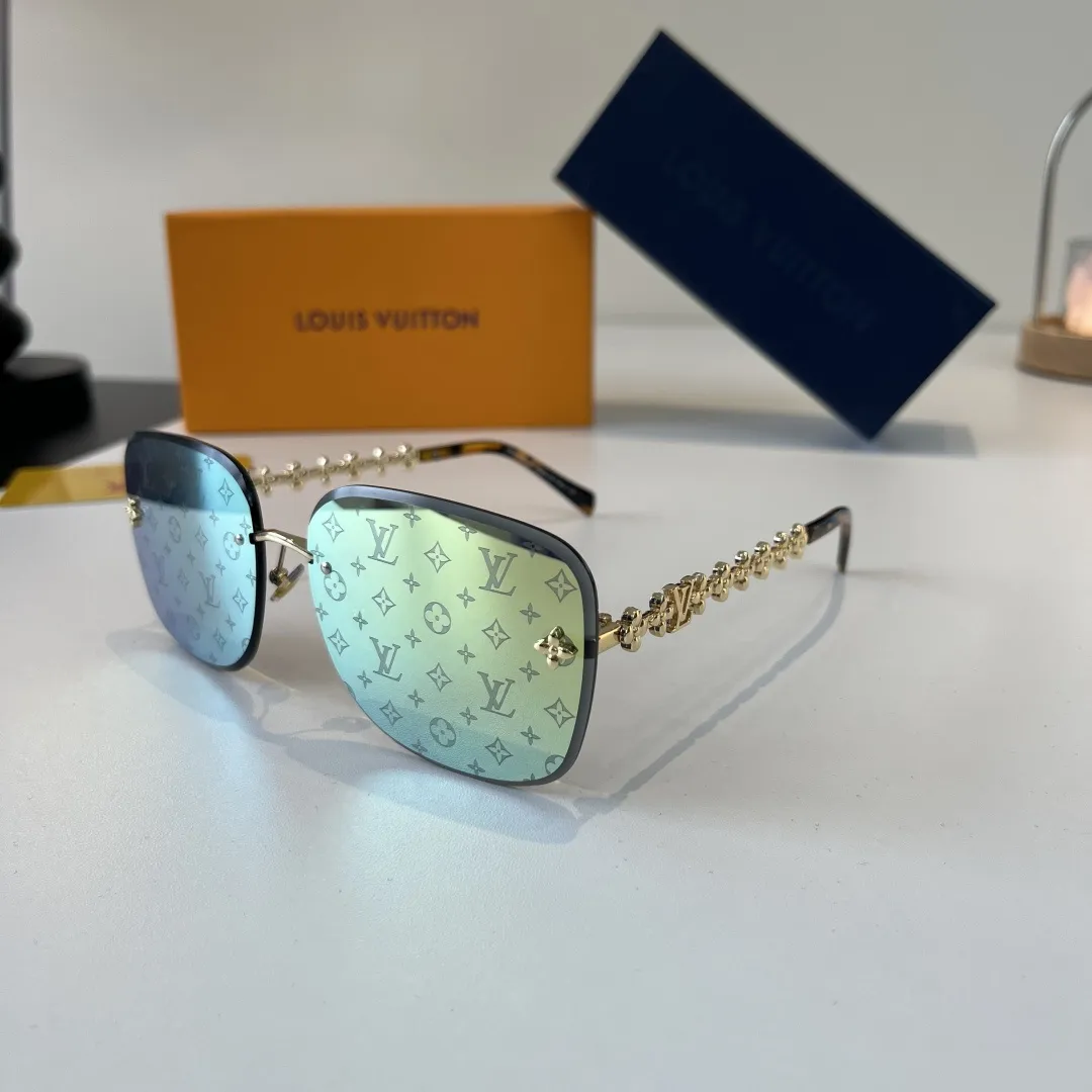 💰75¥ LV墨镜🕶️被问爆的 Lv“专柜断货王”眼镜太帅了 这款也太霸道总裁了吧 修饰脸型 时髦帅气一眼定情阿 高级的做工更显贵气时尚宠儿