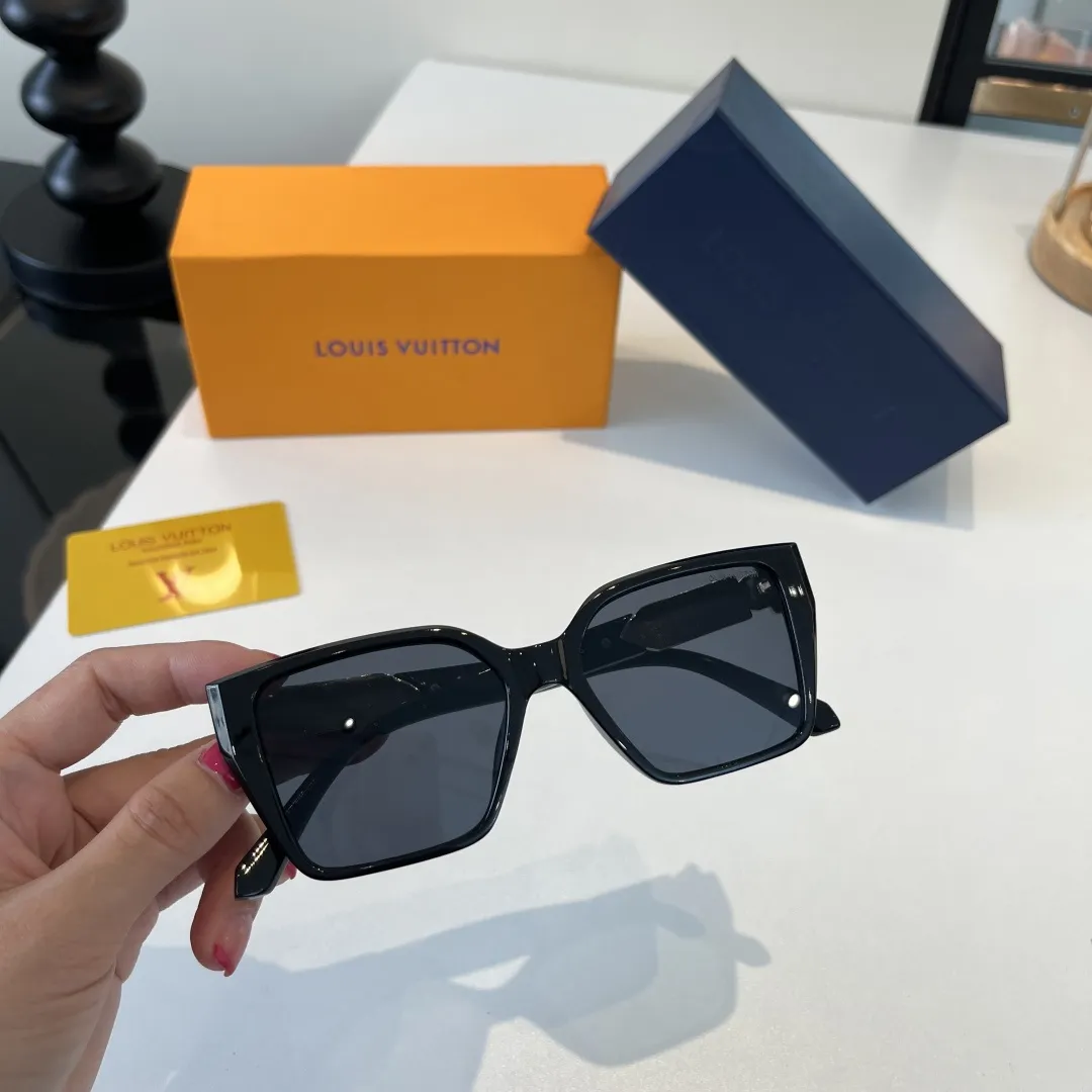 💰70&yen; LV路易威登太阳镜，修饰脸型遮阳镜，高端轻盈