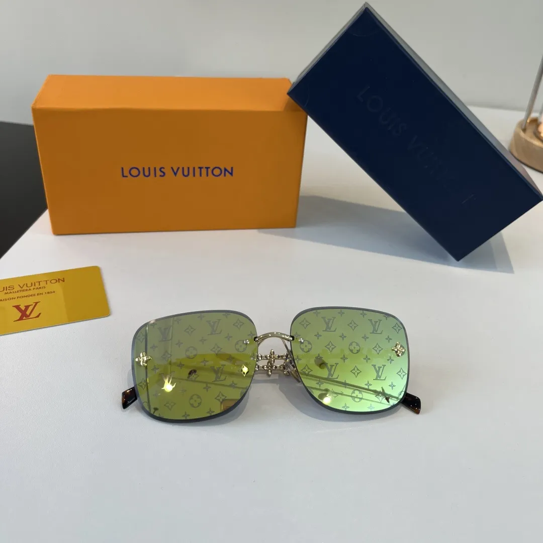 💰75&yen; LV墨镜🕶️被问爆的 Lv&ldquo;专柜断货王&rdquo;眼镜太帅了 这款也太霸道总裁了吧 修饰脸型 时髦帅气一眼定情阿 高级的做工更显贵气时尚宠儿