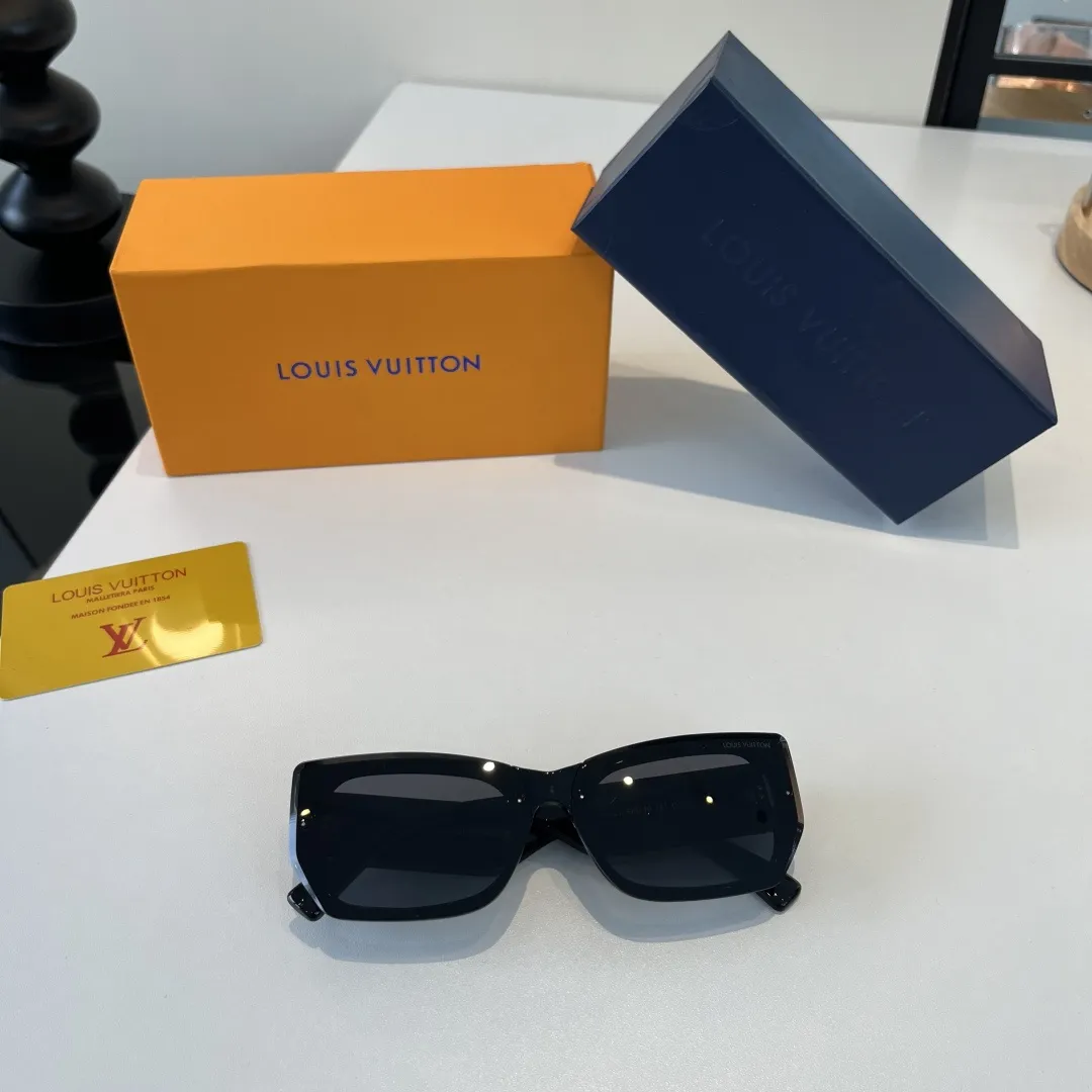 💰70¥ LV路易威登太阳镜,修饰脸型遮阳镜,高端轻盈