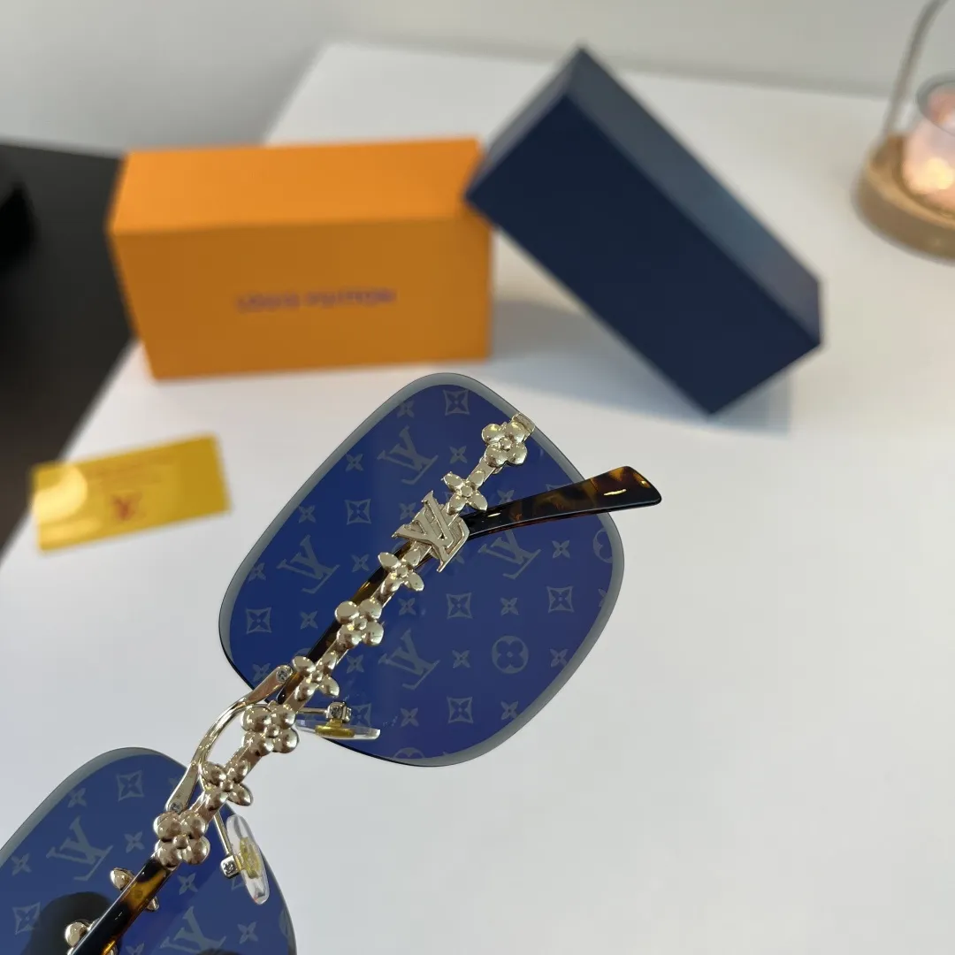 💰75&yen; LV墨镜🕶️被问爆的 Lv&ldquo;专柜断货王&rdquo;眼镜太帅了 这款也太霸道总裁了吧 修饰脸型 时髦帅气一眼定情阿 高级的做工更显贵气时尚宠儿