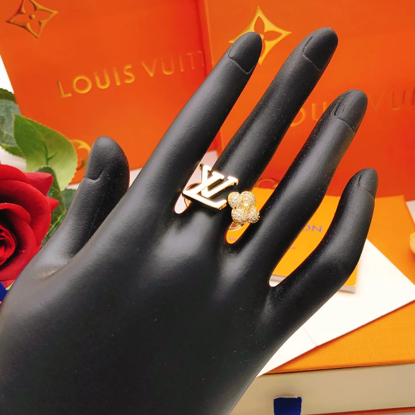 p55编号LJZ0052 【Lv*最新款🆕🆕金色戒指】一致ZP黄铜材质