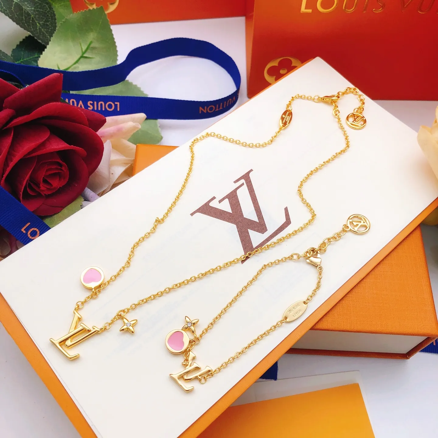 p55编号LXL0143 【Lv*最新款🆕🆕粉色爱心项链】一致ZP黄铜材质
