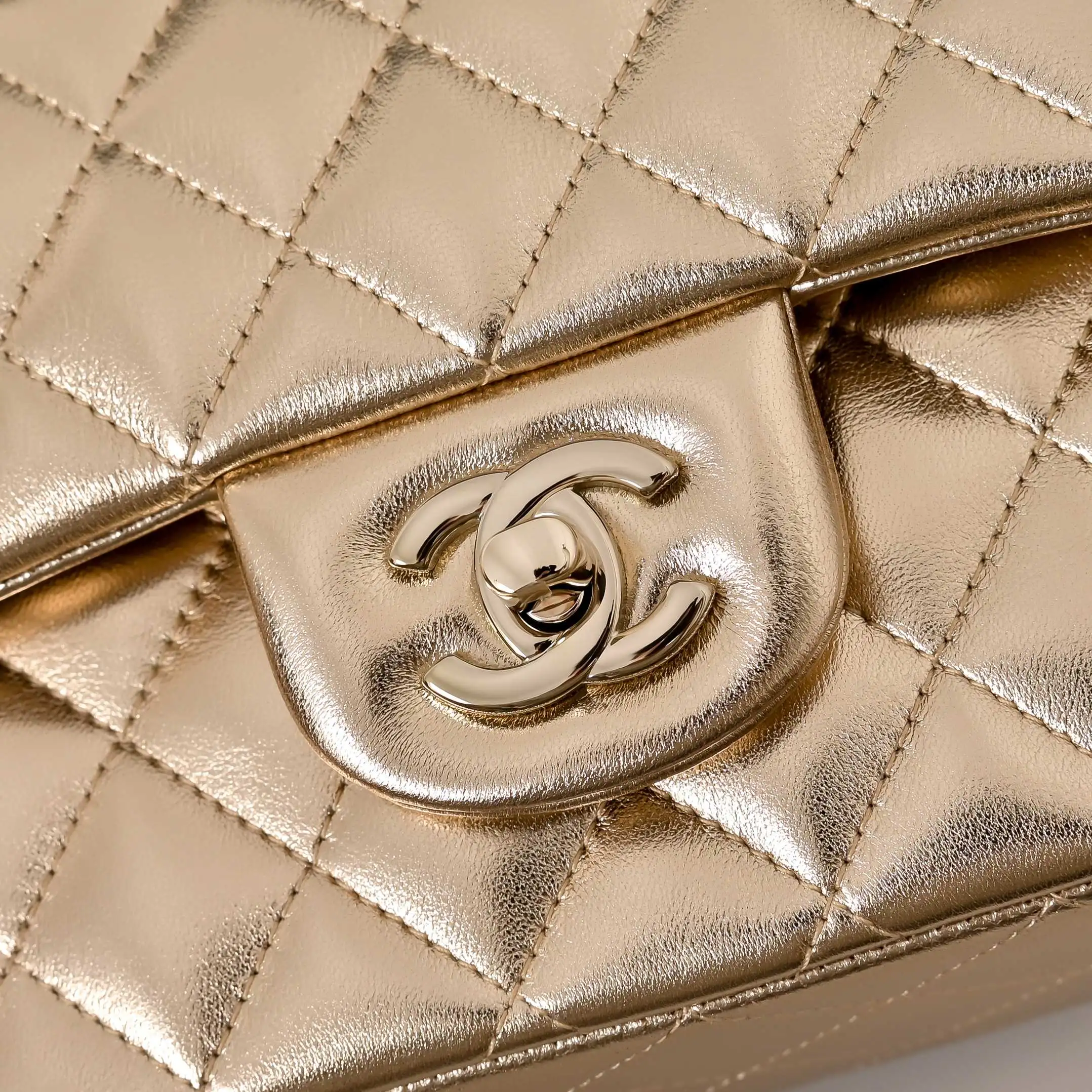 Classic Flap Medium Lambskin Shoulder Bag with Light Gold Hardware (Model 1112) - Premium Quilted Leather Handbag - Express Shipping to Europe, UK, Germany & France