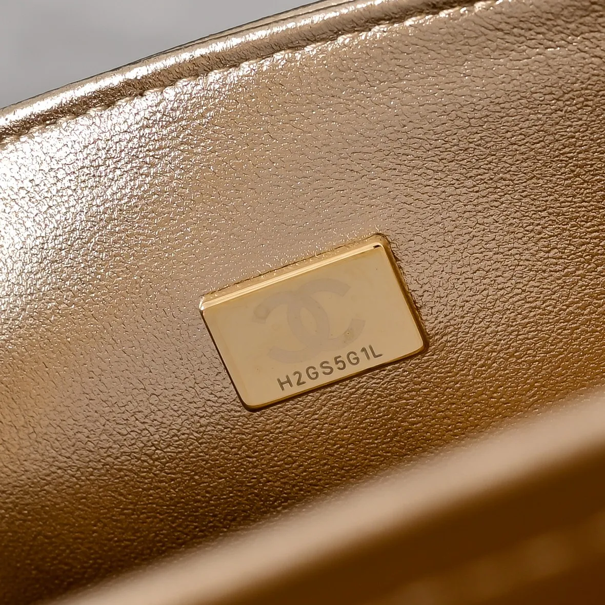 Classic Flap Medium Lambskin Shoulder Bag with Light Gold Hardware (Model 1112) - Premium Quilted Leather Handbag - Express Shipping to Europe, UK, Germany & France