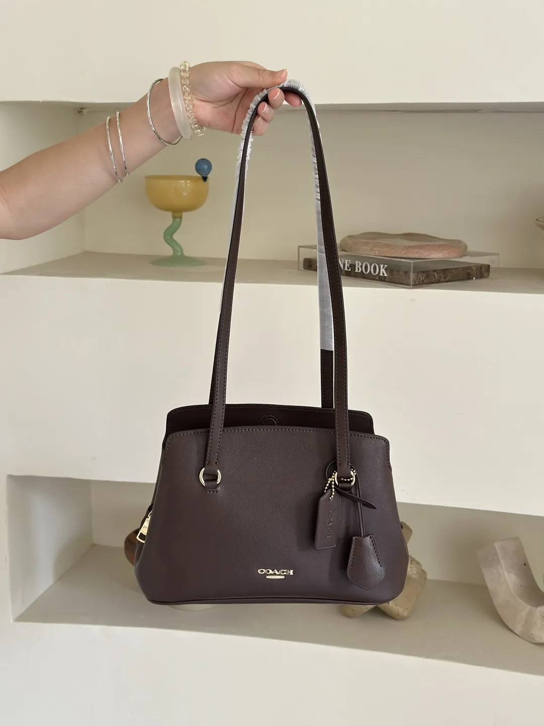 ☑️咖啡色💰238包邮❗ 【新款】COACH/蔻驰奥莱女士老花ELISE 28号单肩包高级复古通勤 尺寸：28.5✖️16.5cm 💥不退不换慎重下单💥
