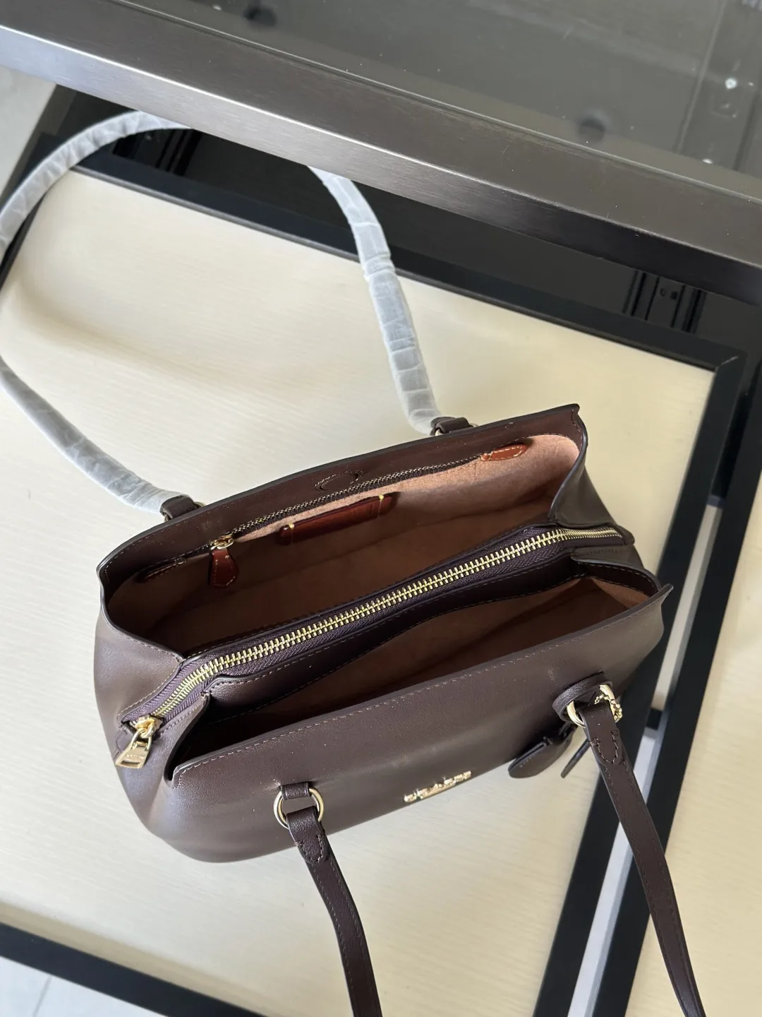 ☑️咖啡色💰238包邮❗ 【新款】COACH/蔻驰奥莱女士老花ELISE 28号单肩包高级复古通勤 尺寸：28.5✖️16.5cm 💥不退不换慎重下单💥