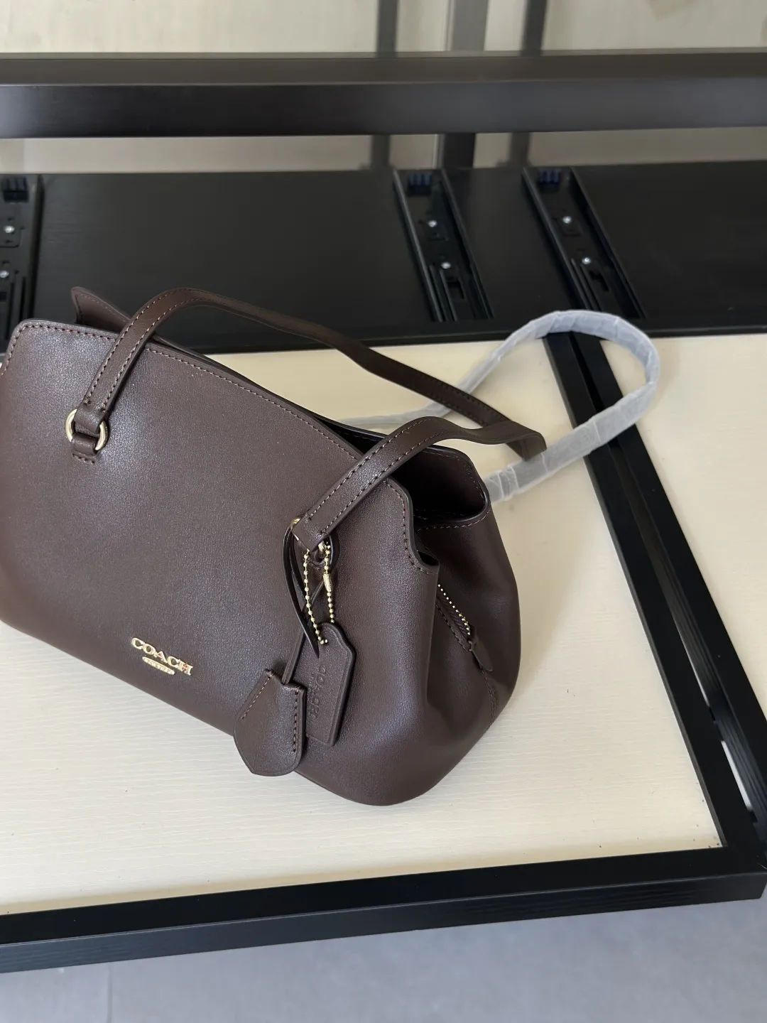 ☑️咖啡色💰238包邮❗ 【新款】COACH/蔻驰奥莱女士老花ELISE 28号单肩包高级复古通勤 尺寸：28.5✖️16.5cm 💥不退不换慎重下单💥