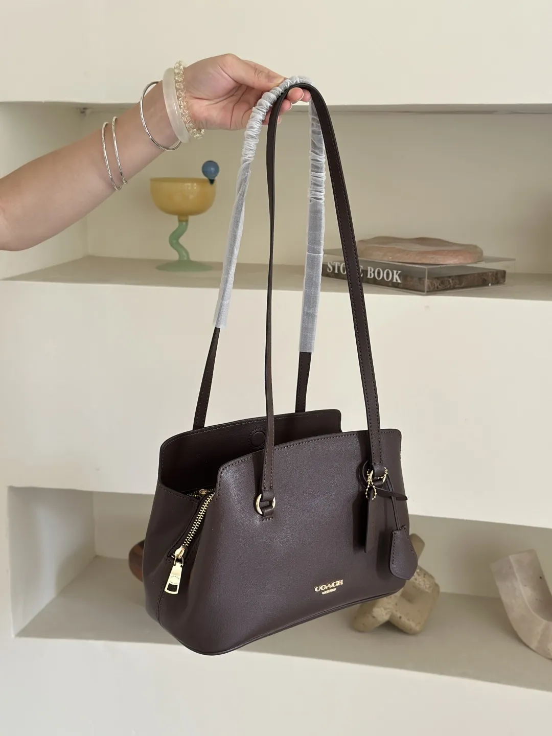 ☑️咖啡色💰238包邮❗ 【新款】COACH/蔻驰奥莱女士老花ELISE 28号单肩包高级复古通勤 尺寸:28.5✖️16.5cm 💥不退不换慎重下单💥