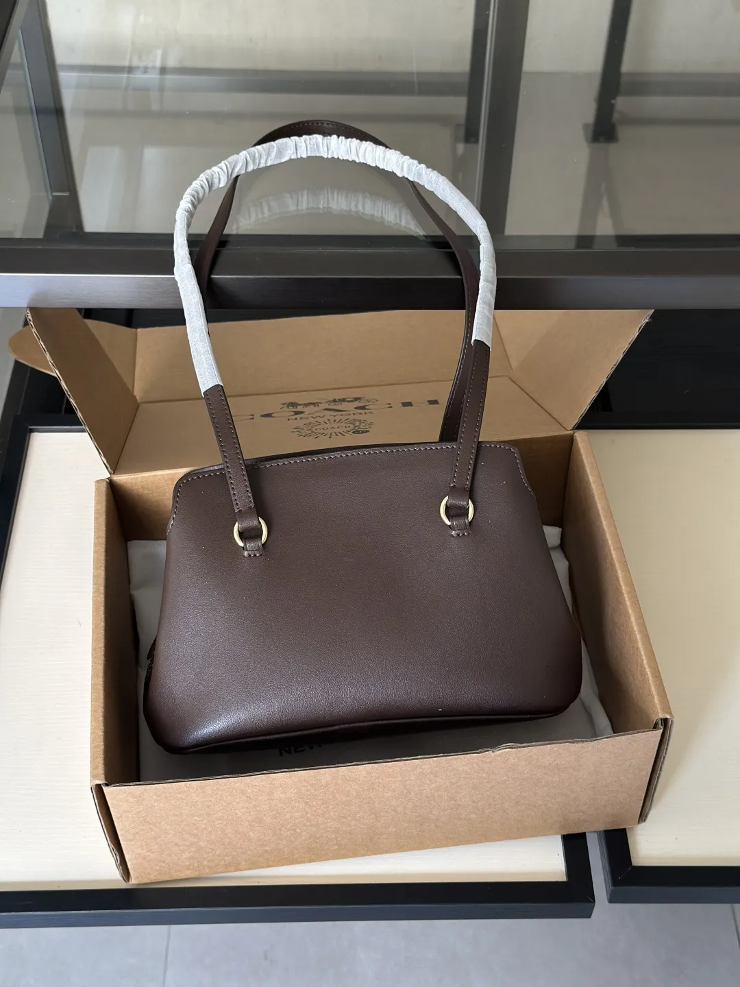 ☑️咖啡色💰238包邮❗ 【新款】COACH/蔻驰奥莱女士老花ELISE 28号单肩包高级复古通勤 尺寸:28.5✖️16.5cm 💥不退不换慎重下单💥
