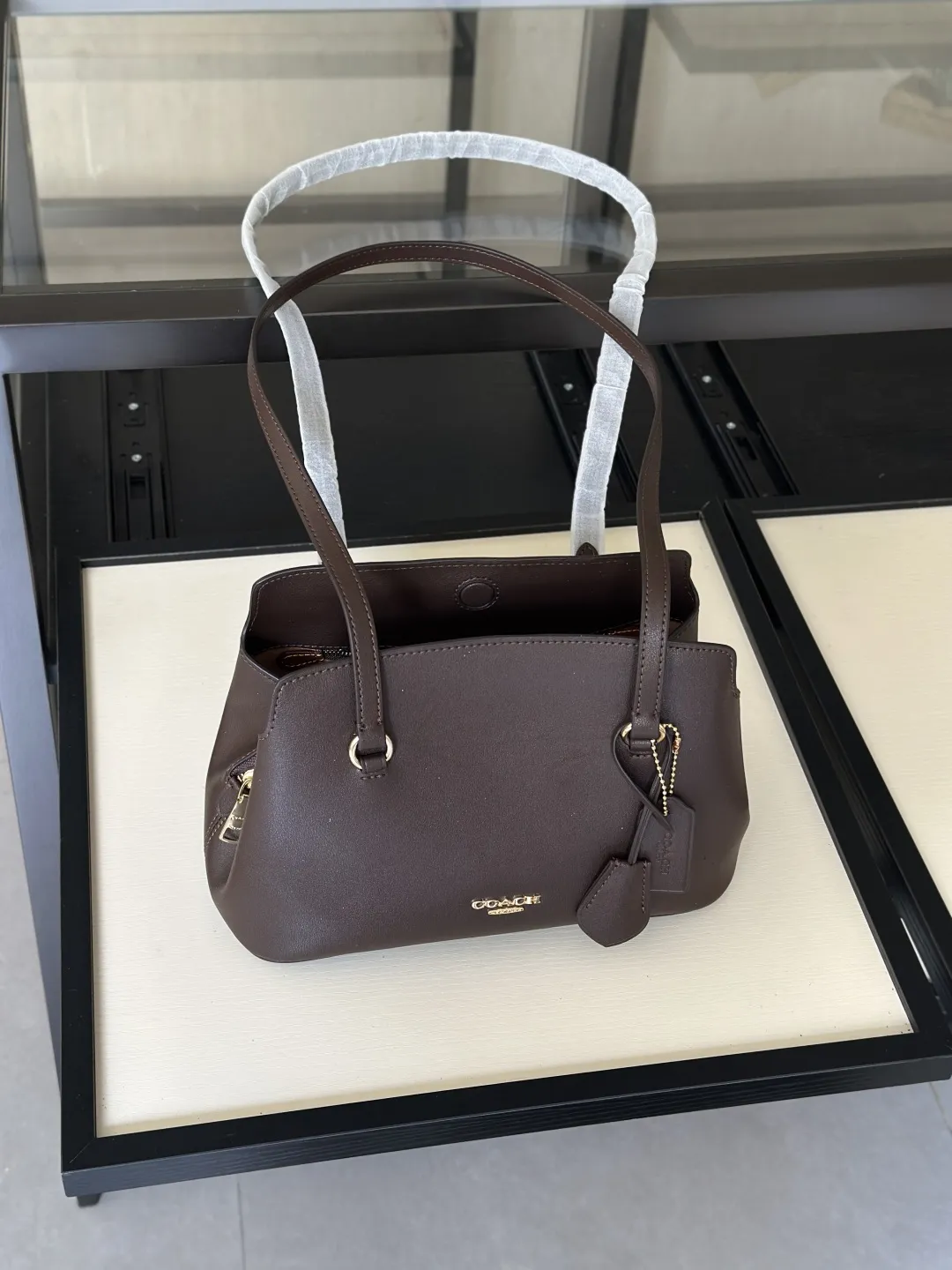 ☑️咖啡色💰238包邮❗ 【新款】COACH/蔻驰奥莱女士老花ELISE 28号单肩包高级复古通勤 尺寸:28.5✖️16.5cm 💥不退不换慎重下单💥