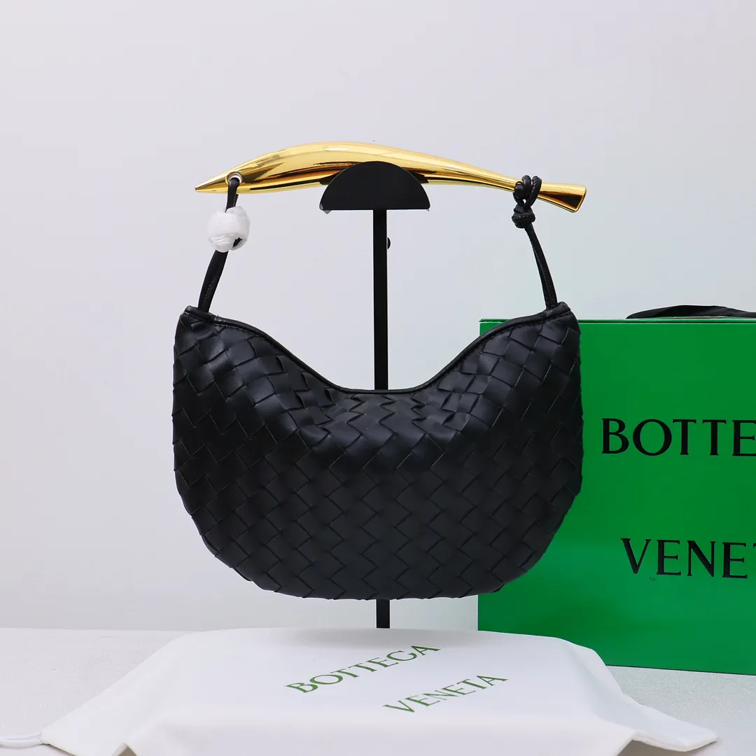 💰250 大号 BV｜23春夏🆕 Sardine沙丁鱼🐟\n彻彻底底美到心坎里了\n金属的手柄和经典编织结合在一起\n把艺术感和优雅时髦完全融合\n简约 大气 百搭的沙丁鱼🐟\n上身效果也超赞的！\n编号：288（大号）\nSize: 20*33*4