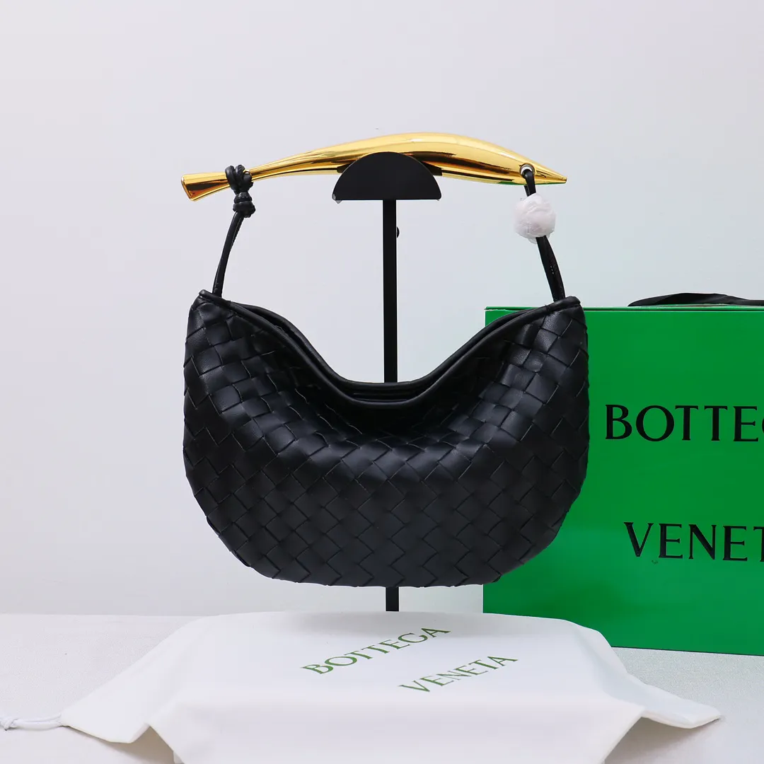 💰250 大号 BV｜23春夏🆕 Sardine沙丁鱼🐟\n彻彻底底美到心坎里了\n金属的手柄和经典编织结合在一起\n把艺术感和优雅时髦完全融合\n简约 大气 百搭的沙丁鱼🐟\n上身效果也超赞的！\n编号：288（大号）\nSize: 20*33*4