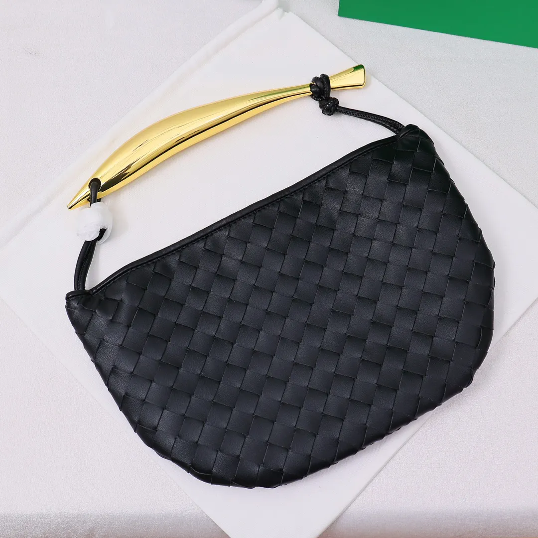 💰250 大号 BV|23春夏🆕 Sardine沙丁鱼🐟\n彻彻底底美到心坎里了\n金属的手柄和经典编织结合在一起\n把艺术感和优雅时髦完全融合\n简约 大气 百搭的沙丁鱼🐟\n上身效果也超赞的!\n编号:288(大号)\nSize: 20*33*4